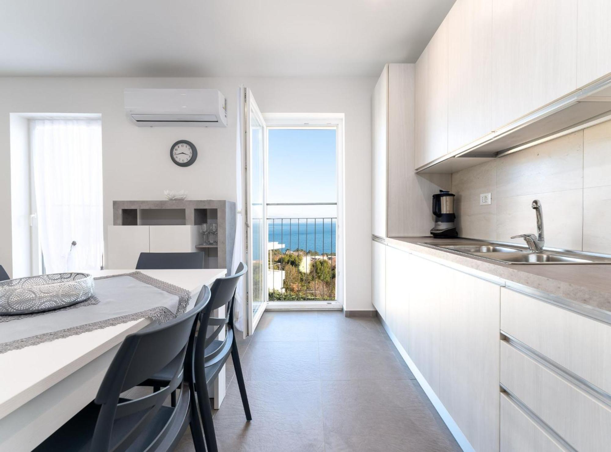 Apartments Baricevic Опатия Экстерьер фото
